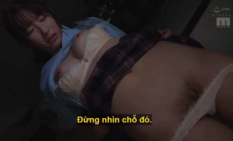 Người sếp dự định "xử" cô nàng cấp dưới kiêu kỳ lười nhác, suốt ngày chỉ chăm chăm chat chit cùng người yêu.